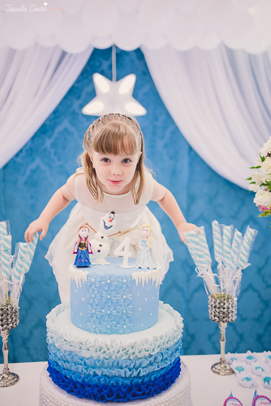 decoração no tema frozen, festa de 4 anos da Pietra, no cerimonial Pirlim Pim Pim, na pracinha de Jardim da Penha, festa de menina de 04 anos, tássila costa fotografia, festa de menina, vix es