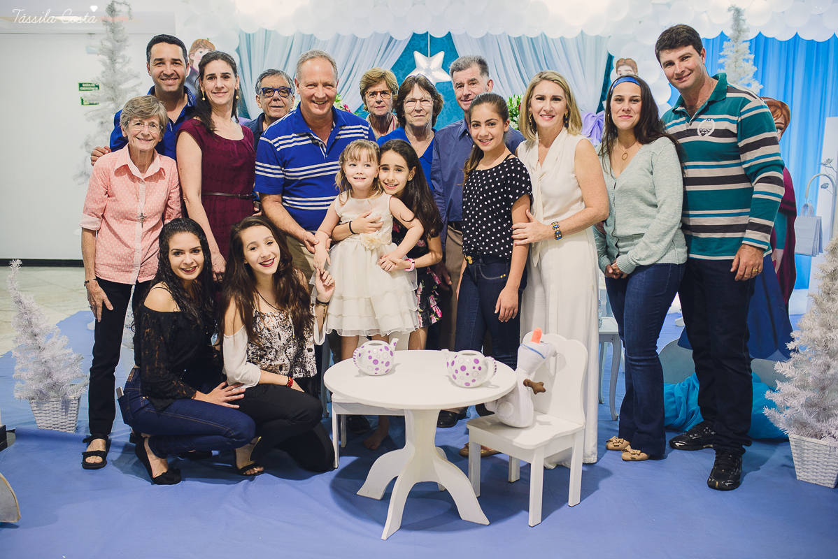 decoração no tema frozen, festa de 4 anos da Pietra, no cerimonial Pirlim Pim Pim, na pracinha de Jardim da Penha, festa de menina de 04 anos, tássila costa fotografia, festa de menina, vix es