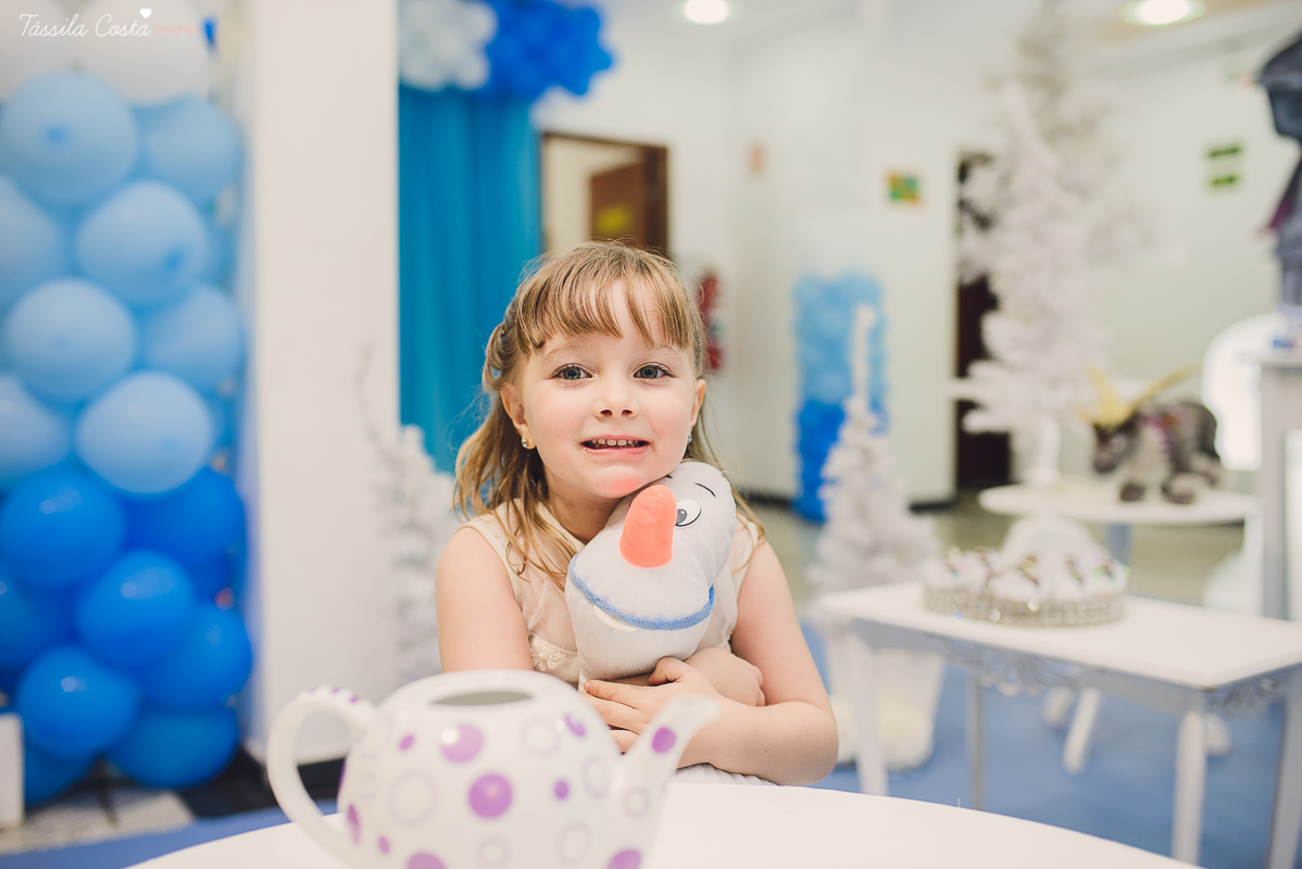 decoração no tema frozen, festa de 4 anos da Pietra, no cerimonial Pirlim Pim Pim, na pracinha de Jardim da Penha, festa de menina de 04 anos, tássila costa fotografia, festa de menina, vix es
