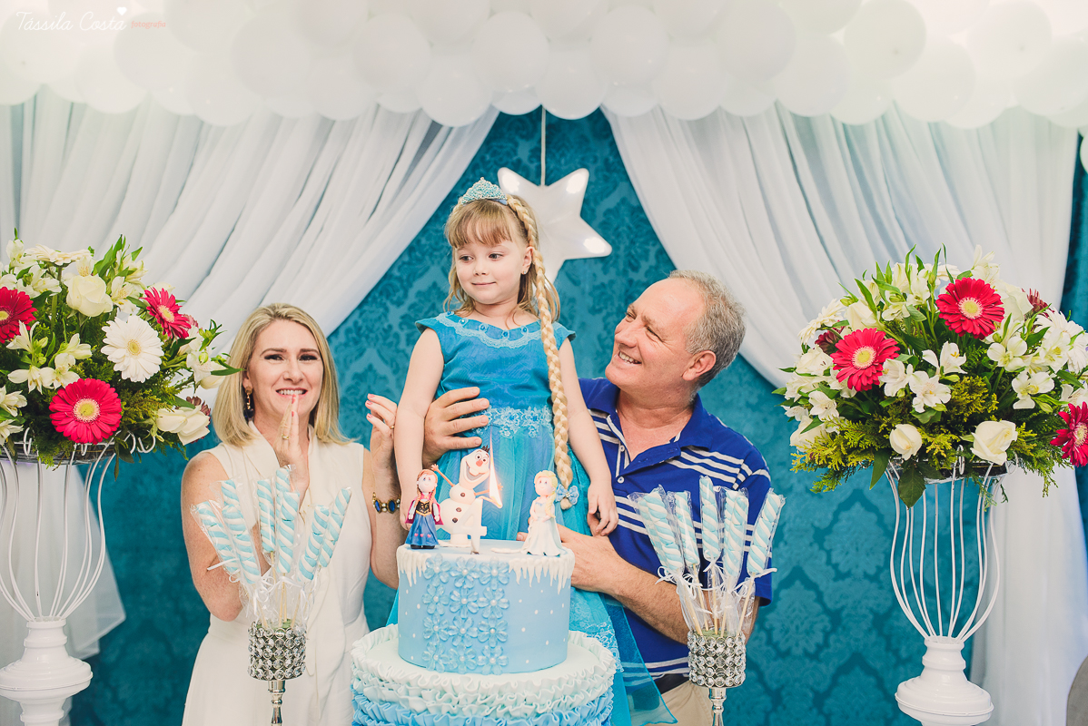 decoração no tema frozen, festa de 4 anos da Pietra, no cerimonial Pirlim Pim Pim, na pracinha de Jardim da Penha, festa de menina de 04 anos, tássila costa fotografia, festa de menina, vix es