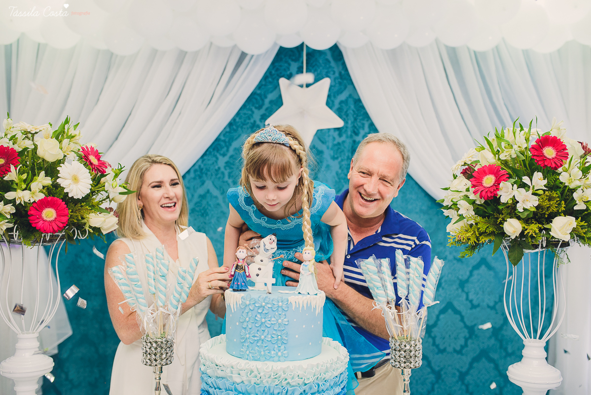 decoração no tema frozen, festa de 4 anos da Pietra, no cerimonial Pirlim Pim Pim, na pracinha de Jardim da Penha, festa de menina de 04 anos, tássila costa fotografia, festa de menina, vix es