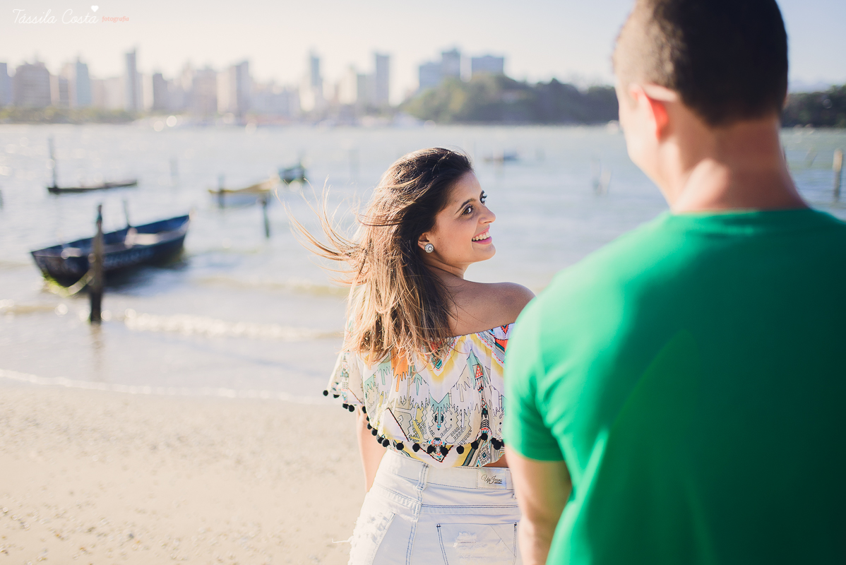 foto de casal em vitoria, fotografo de casal em vitoria, foto de casal em vila velha, fotografo de casal es, tassila costa, tassila costa fotografia, casamento no espirito santo, ensaio externo no espirito santo, ensaio externo na praia, ilha do frade, il