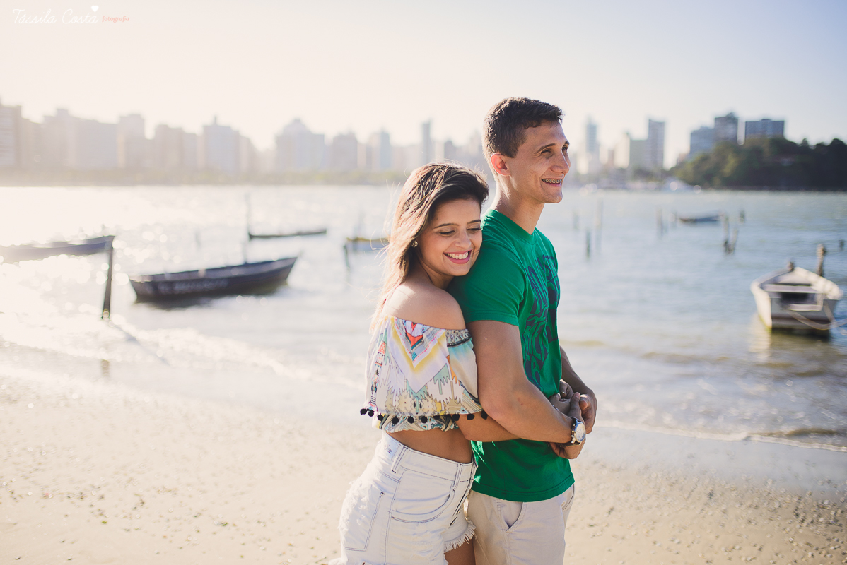foto de casal em vitoria, fotografo de casal em vitoria, foto de casal em vila velha, fotografo de casal es, tassila costa, tassila costa fotografia, casamento no espirito santo, ensaio externo no espirito santo, ensaio externo na praia, ilha do frade, il