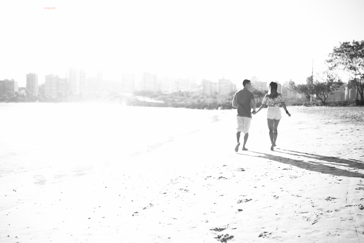 foto de casal em vitoria, fotografo de casal em vitoria, foto de casal em vila velha, fotografo de casal es, tassila costa, tassila costa fotografia, casamento no espirito santo, ensaio externo no espirito santo, ensaio externo na praia, ilha do frade, il