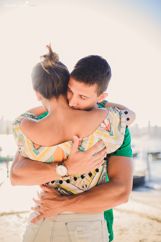 foto de casal em vitoria, fotografo de casal em vitoria, foto de casal em vila velha, fotografo de casal es, tassila costa, tassila costa fotografia, casamento no espirito santo, ensaio externo no espirito santo, ensaio externo na praia, ilha do frade, il