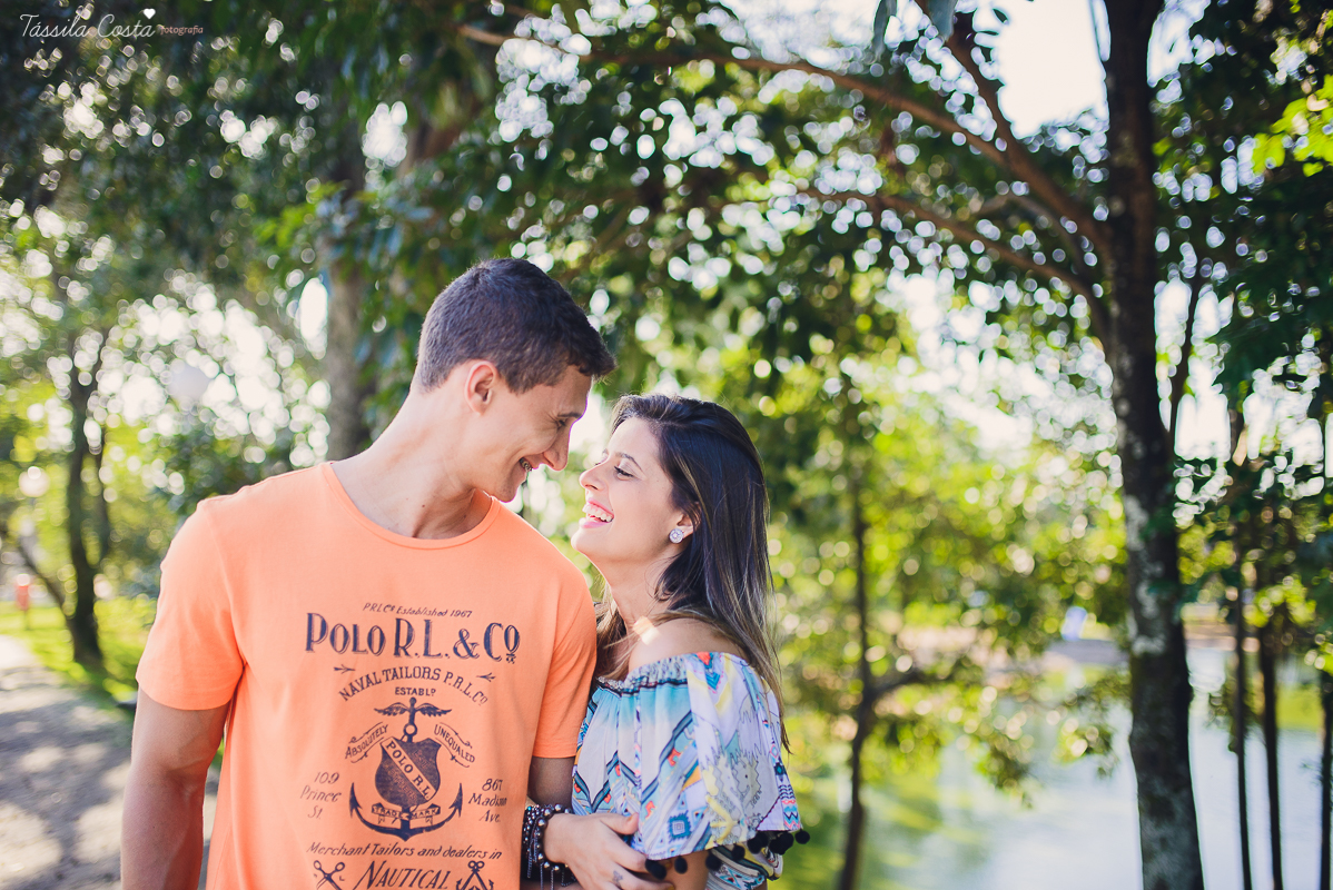 foto de casal em vitoria, fotografo de casal em vitoria, foto de casal em vila velha, fotografo de casal es, tassila costa, tassila costa fotografia, casamento no espirito santo, ensaio externo no espirito santo, ensaio externo na praia, ilha do frade, il