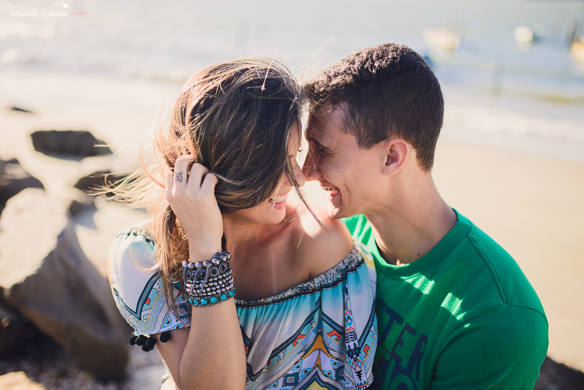 foto de casal em vitoria, fotografo de casal em vitoria, foto de casal em vila velha, fotografo de casal es, tassila costa, tassila costa fotografia, casamento no espirito santo, ensaio externo no espirito santo, ensaio externo na praia, ilha do frade, il