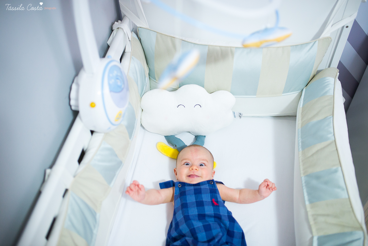 sessão de fotos em casa, do baby Pedro Henrique, fotos do seu acompanhamento trimestral, em vitória es, fotos lifestyle, família querida, fotos com tássila costa