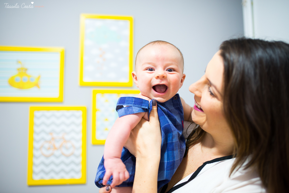 sessão de fotos em casa, do baby Pedro Henrique, fotos do seu acompanhamento trimestral, em vitória es, fotos lifestyle, família querida, fotos com tássila costa