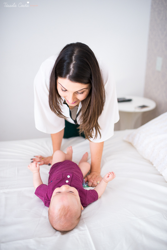 sessão de fotos em casa, do baby Pedro Henrique, fotos do seu acompanhamento trimestral, em vitória es, fotos lifestyle, família querida, fotos com tássila costa