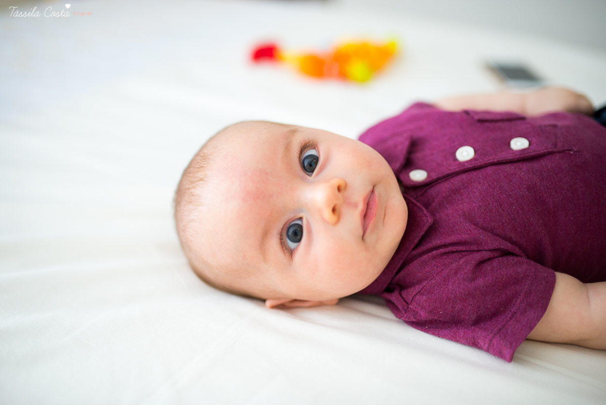 sessão de fotos em casa, do baby Pedro Henrique, fotos do seu acompanhamento trimestral, em vitória es, fotos lifestyle, família querida, fotos com tássila costa