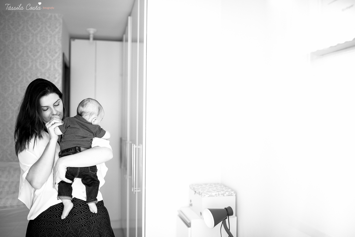 sessão de fotos em casa, do baby Pedro Henrique, fotos do seu acompanhamento trimestral, em vitória es, fotos lifestyle, família querida, fotos com tássila costa