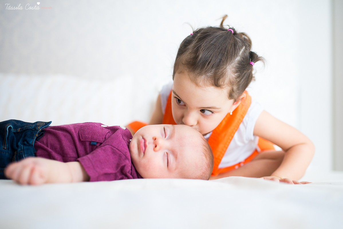sessão de fotos em casa, do baby Pedro Henrique, fotos do seu acompanhamento trimestral, em vitória es, fotos lifestyle, família querida, fotos com tássila costa