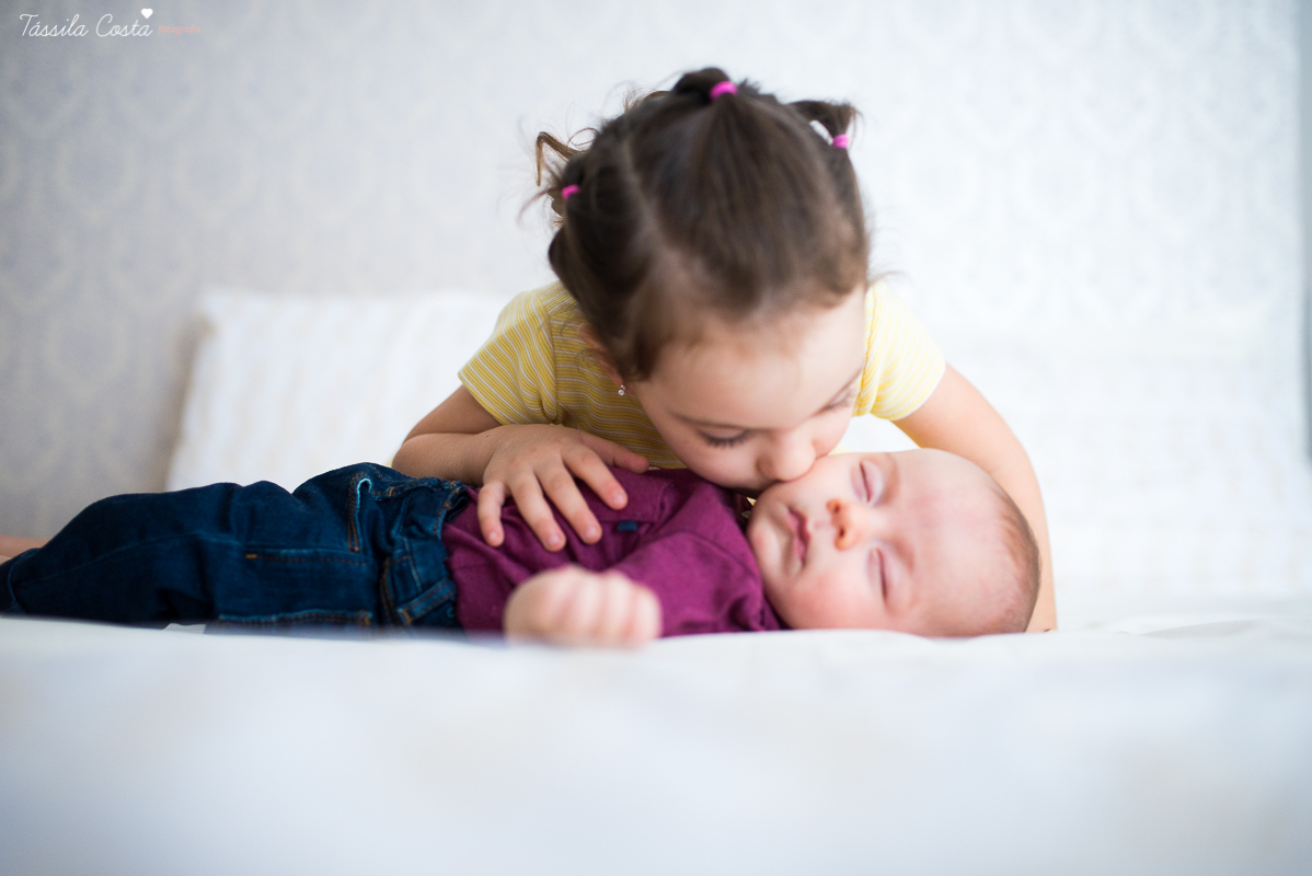 sessão de fotos em casa, do baby Pedro Henrique, fotos do seu acompanhamento trimestral, em vitória es, fotos lifestyle, família querida, fotos com tássila costa