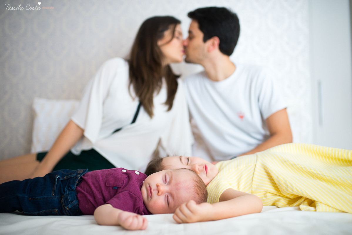 sessão de fotos em casa, do baby Pedro Henrique, fotos do seu acompanhamento trimestral, em vitória es, fotos lifestyle, família querida, fotos com tássila costa