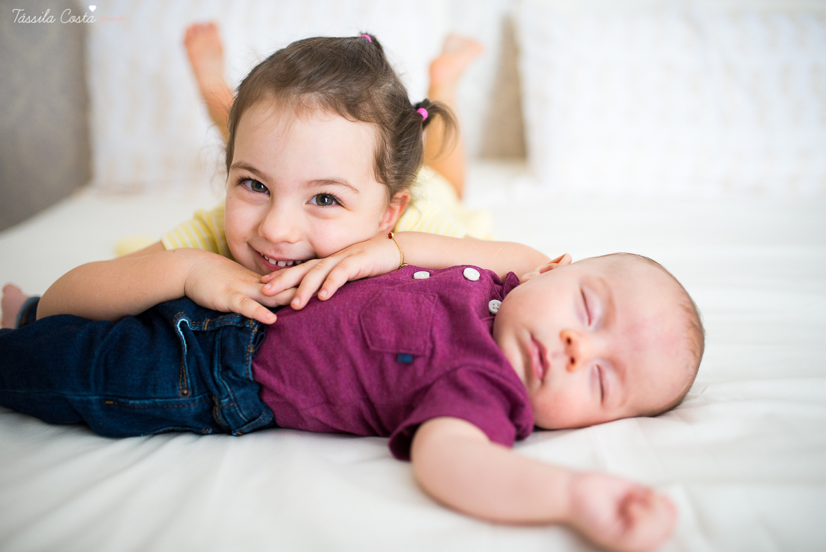 sessão de fotos em casa, do baby Pedro Henrique, fotos do seu acompanhamento trimestral, em vitória es, fotos lifestyle, família querida, fotos com tássila costa