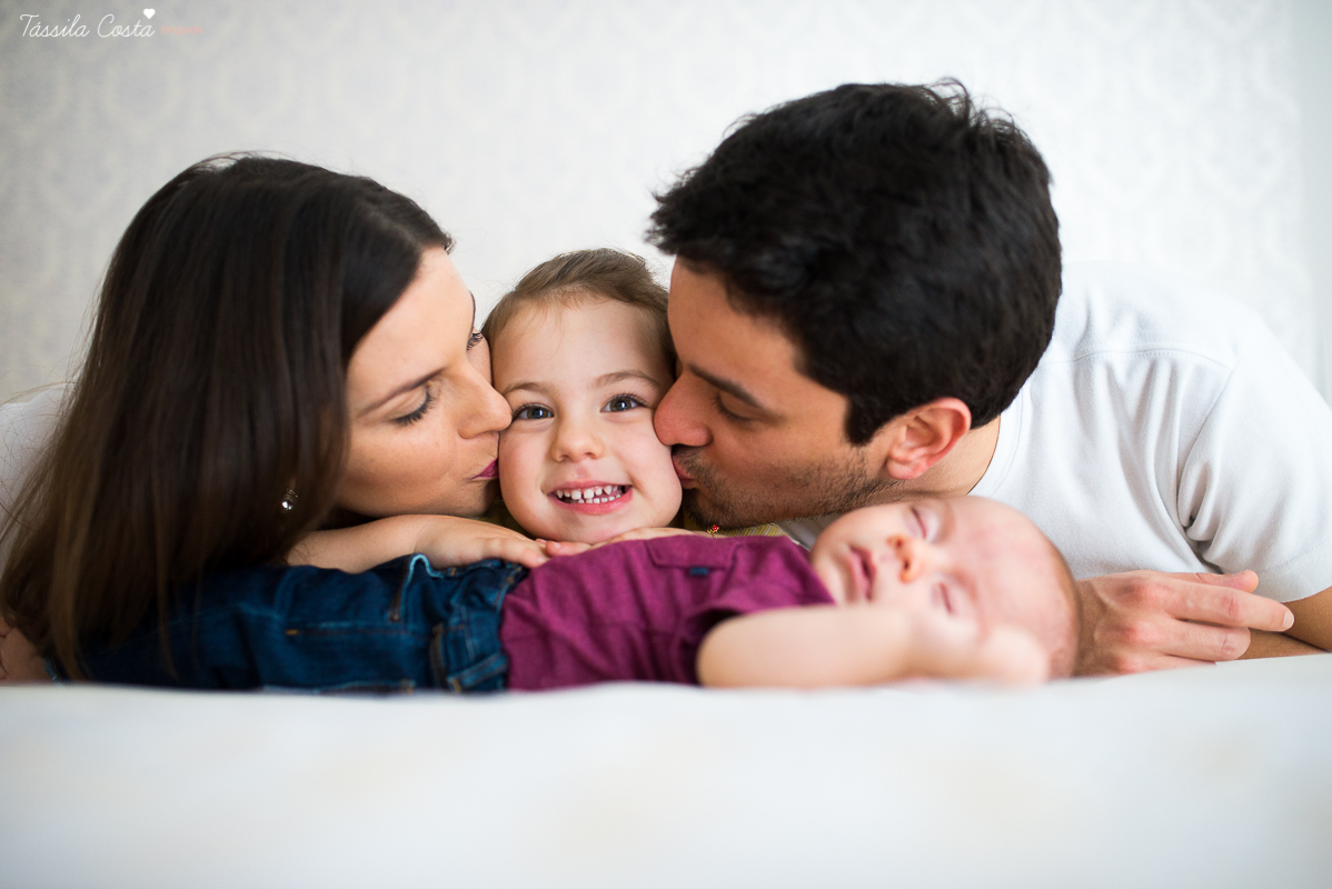 sessão de fotos em casa, do baby Pedro Henrique, fotos do seu acompanhamento trimestral, em vitória es, fotos lifestyle, família querida, fotos com tássila costa
