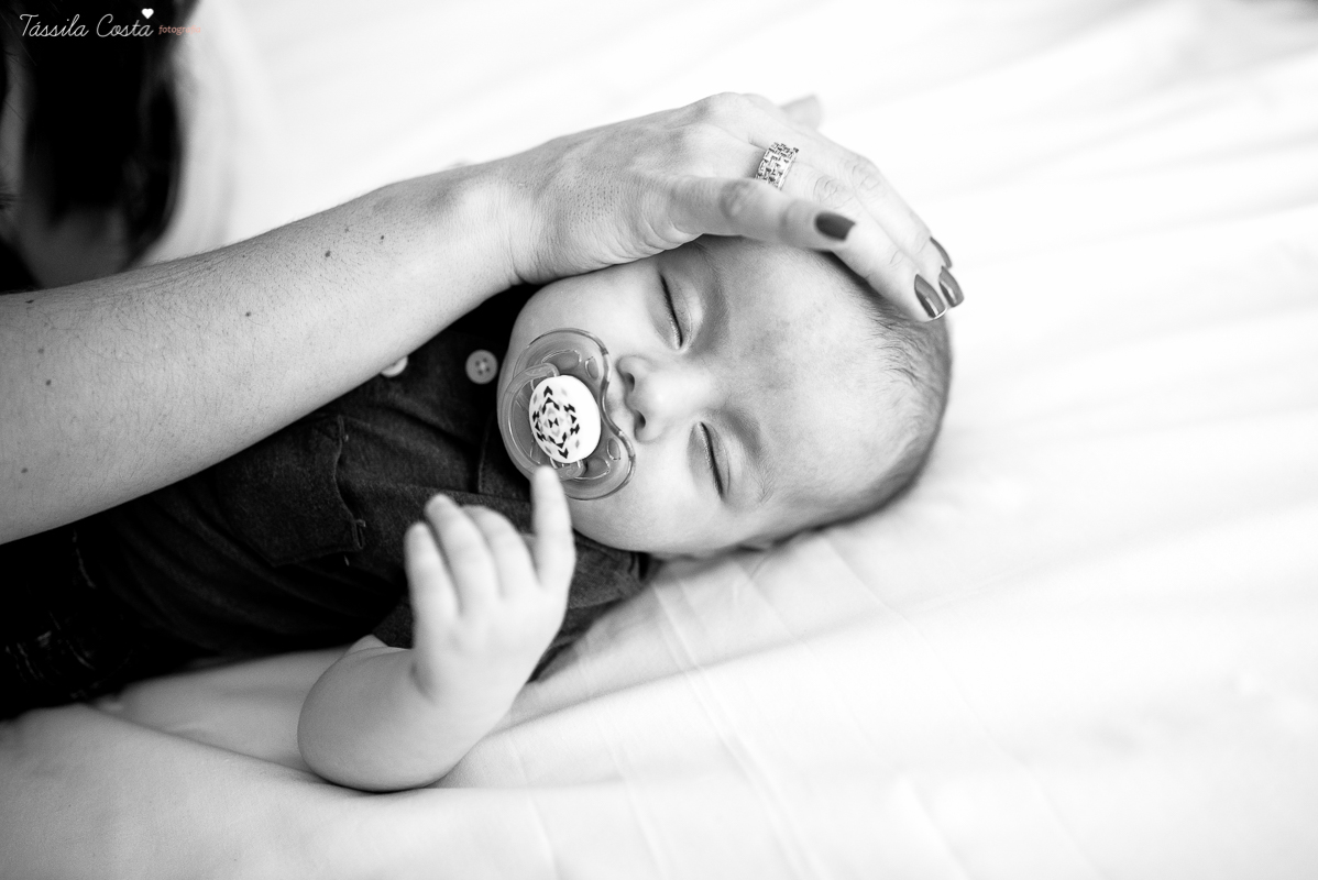 sessão de fotos em casa, do baby Pedro Henrique, fotos do seu acompanhamento trimestral, em vitória es, fotos lifestyle, família querida, fotos com tássila costa