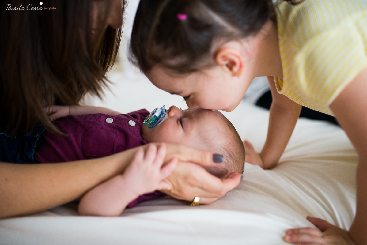 sessão de fotos em casa, do baby Pedro Henrique, fotos do seu acompanhamento trimestral, em vitória es, fotos lifestyle, família querida, fotos com tássila costa
