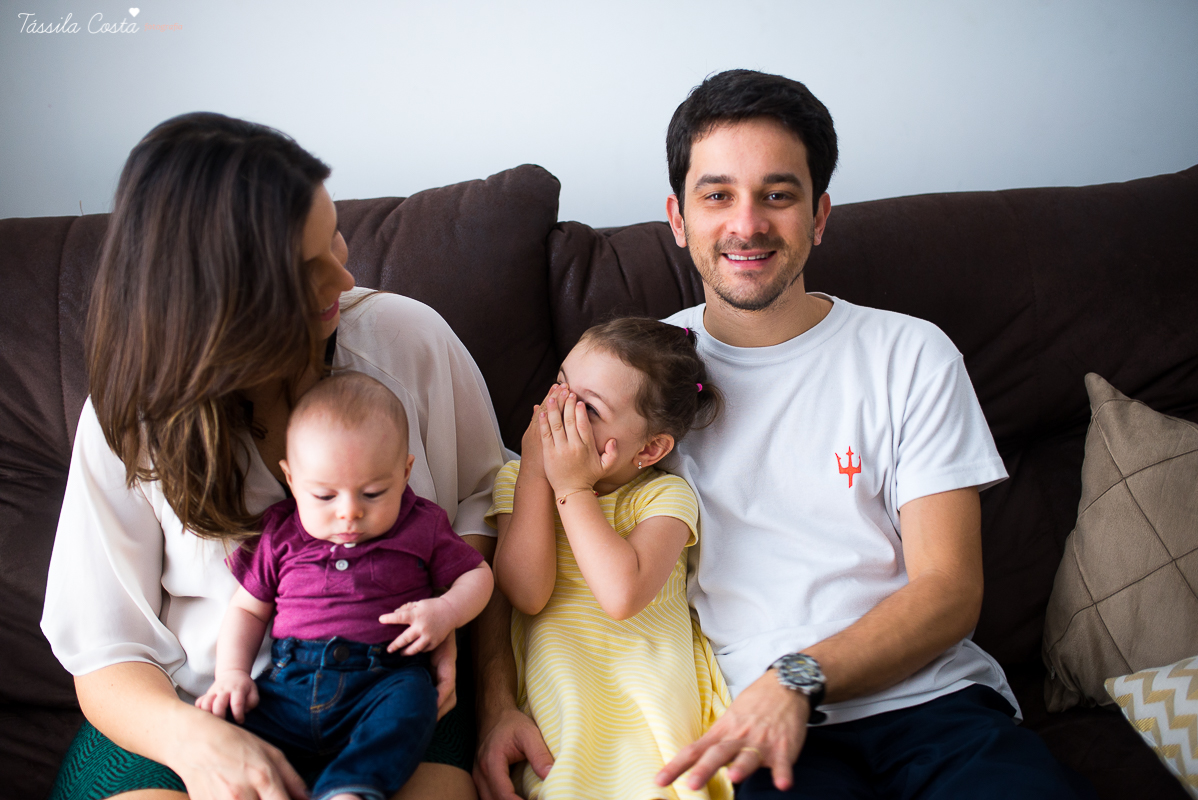 sessão de fotos em casa, do baby Pedro Henrique, fotos do seu acompanhamento trimestral, em vitória es, fotos lifestyle, família querida, fotos com tássila costa