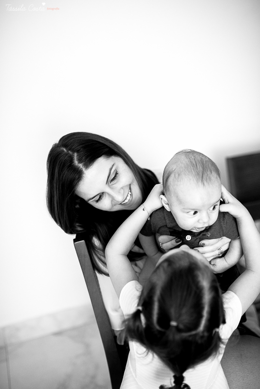 sessão de fotos em casa, do baby Pedro Henrique, fotos do seu acompanhamento trimestral, em vitória es, fotos lifestyle, família querida, fotos com tássila costa