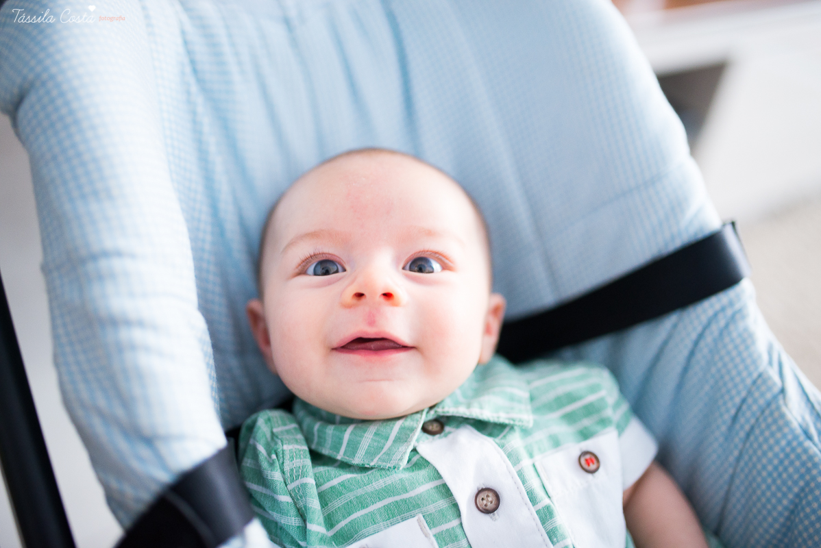 sessão de fotos em casa, do baby Pedro Henrique, fotos do seu acompanhamento trimestral, em vitória es, fotos lifestyle, família querida, fotos com tássila costa