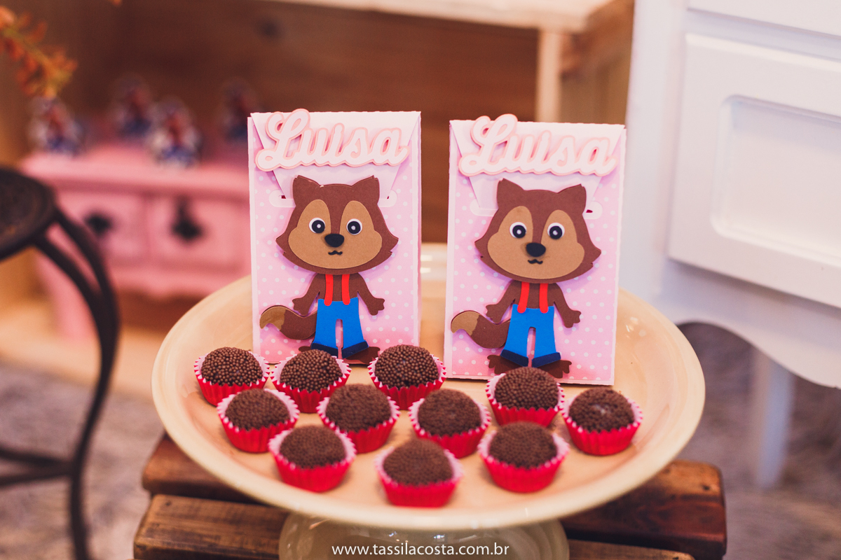 festa no tema 3 porquinhos, da Luisa 2 anos, no cerimonial Na Brinca, em Vitória ES, Tássila Costa fotografia, festa de menina, aniversário de menina, fotografia de festa infantil, Espírito Santo, mãe de duas, tema diferente para aniversário de 2 anos 