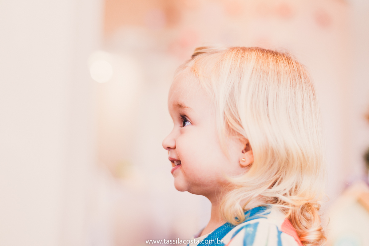 festa no tema 3 porquinhos, da Luisa 2 anos, no cerimonial Na Brinca, em Vitória ES, Tássila Costa fotografia, festa de menina, aniversário de menina, fotografia de festa infantil, Espírito Santo, mãe de duas, tema diferente para aniversário de 2 anos 