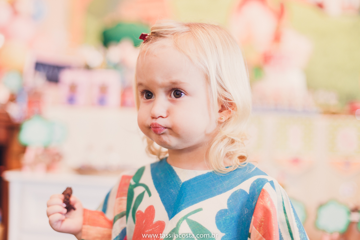 festa no tema 3 porquinhos, da Luisa 2 anos, no cerimonial Na Brinca, em Vitória ES, Tássila Costa fotografia, festa de menina, aniversário de menina, fotografia de festa infantil, Espírito Santo, mãe de duas, tema diferente para aniversário de 2 anos fes