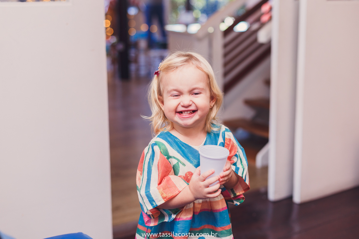festa no tema 3 porquinhos, da Luisa 2 anos, no cerimonial Na Brinca, em Vitória ES, Tássila Costa fotografia, festa de menina, aniversário de menina, fotografia de festa infantil, Espírito Santo, mãe de duas, tema diferente para aniversário de 2 anos 