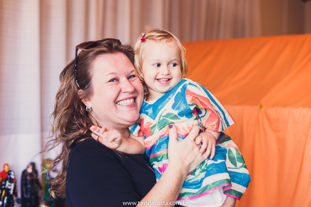 festa no tema 3 porquinhos, da Luisa 2 anos, no cerimonial Na Brinca, em Vitória ES, Tássila Costa fotografia, festa de menina, aniversário de menina, fotografia de festa infantil, Espírito Santo, mãe de duas, tema diferente para aniversário de 2 anos 