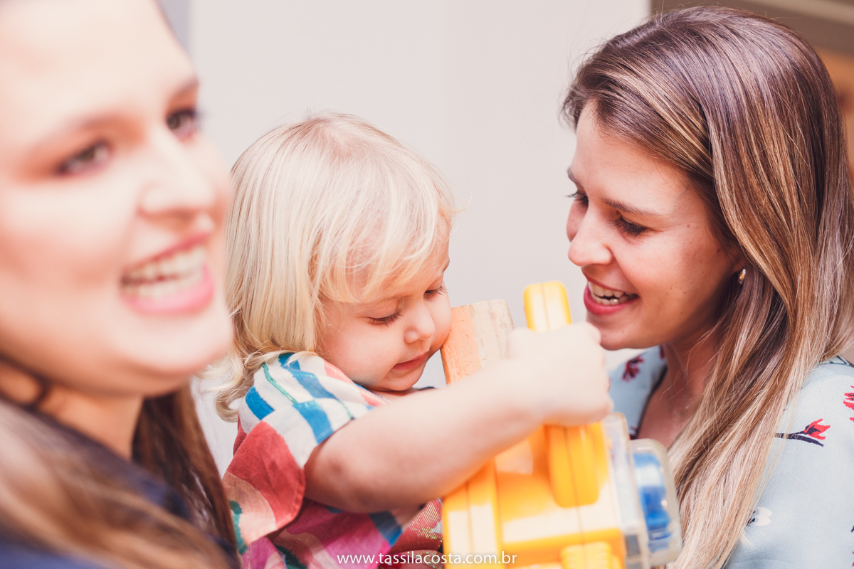 festa no tema 3 porquinhos, da Luisa 2 anos, no cerimonial Na Brinca, em Vitória ES, Tássila Costa fotografia, festa de menina, aniversário de menina, fotografia de festa infantil, Espírito Santo, mãe de duas, tema diferente para aniversário de 2 anos 