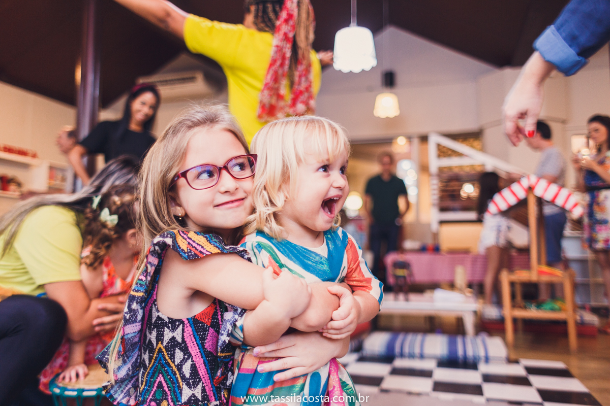 festa no tema 3 porquinhos, da Luisa 2 anos, no cerimonial Na Brinca, em Vitória ES, Tássila Costa fotografia, festa de menina, aniversário de menina, fotografia de festa infantil, Espírito Santo, mãe de duas, tema diferente para aniversário de 2 anos 
