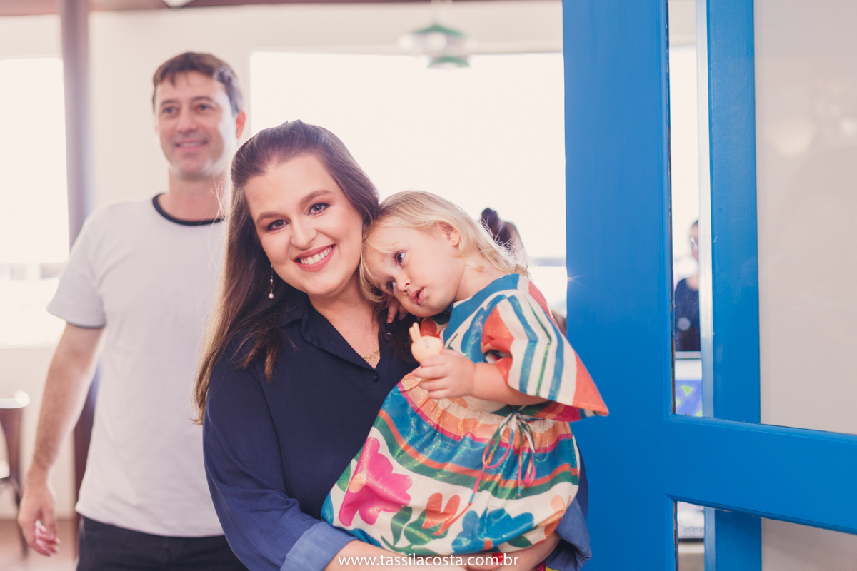 festa no tema 3 porquinhos, da Luisa 2 anos, no cerimonial Na Brinca, em Vitória ES, Tássila Costa fotografia, festa de menina, aniversário de menina, fotografia de festa infantil, Espírito Santo, mãe de duas, tema diferente para aniversário de 2 anos 