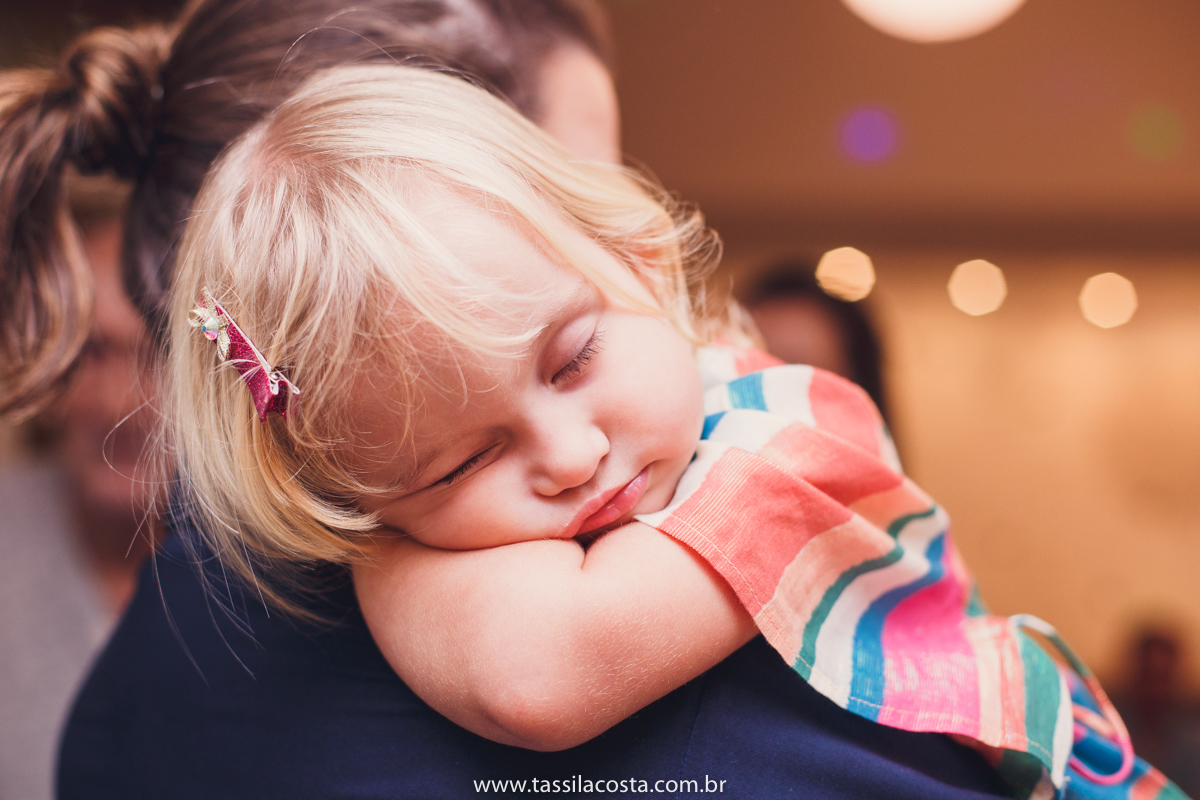 festa no tema 3 porquinhos, da Luisa 2 anos, no cerimonial Na Brinca, em Vitória ES, Tássila Costa fotografia, festa de menina, aniversário de menina, fotografia de festa infantil, Espírito Santo, mãe de duas, tema diferente para aniversário de 2 anos 