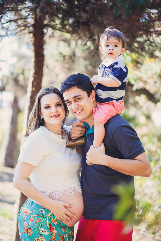 fotos de gestante em Pedra Azul es, família completa, fotos de família em pedra azul, lugares lindos para fotografar em pedra azul, gestação, grávida em vix es