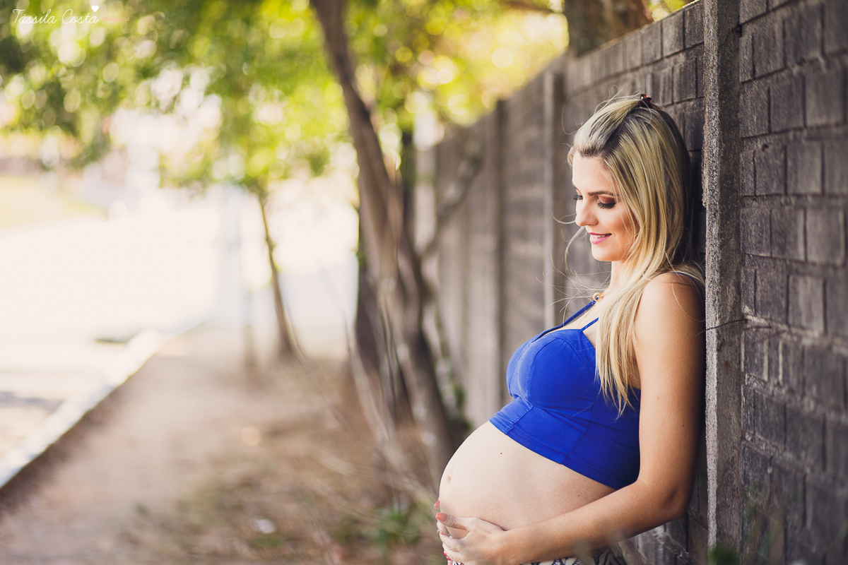 irmãs que engravidaram juntas, fazem ensaio fotográfico juntas, emocionante, em Vitória ES, local escolhido para as fotos foi a Ilha do Frade, lugar lindo para fotos de gestante em Vitória es
