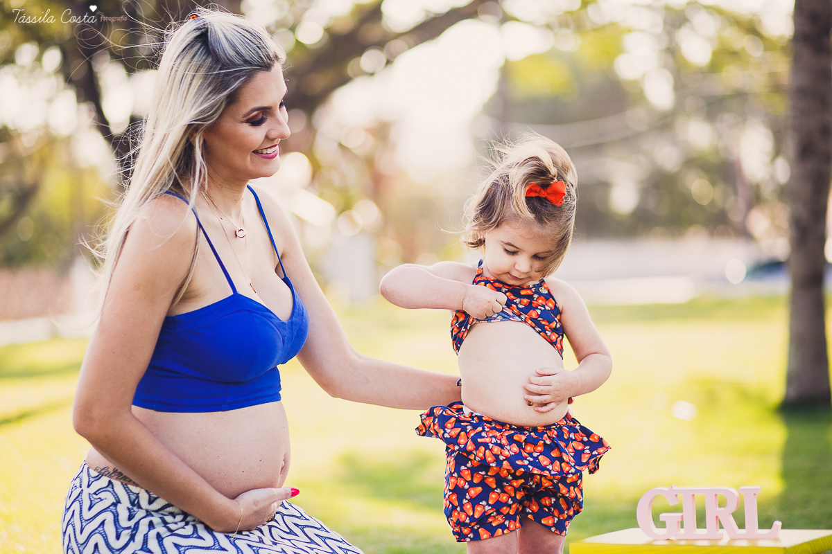 irmãs que engravidaram juntas, fazem ensaio fotográfico juntas, emocionante, em Vitória ES, local escolhido para as fotos foi a Ilha do Frade, lugar lindo para fotos de gestante em Vitória es