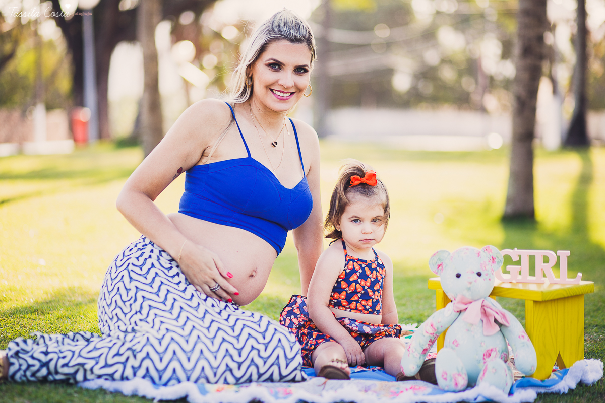irmãs que engravidaram juntas, fazem ensaio fotográfico juntas, emocionante, em Vitória ES, local escolhido para as fotos foi a Ilha do Frade, lugar lindo para fotos de gestante em Vitória es
