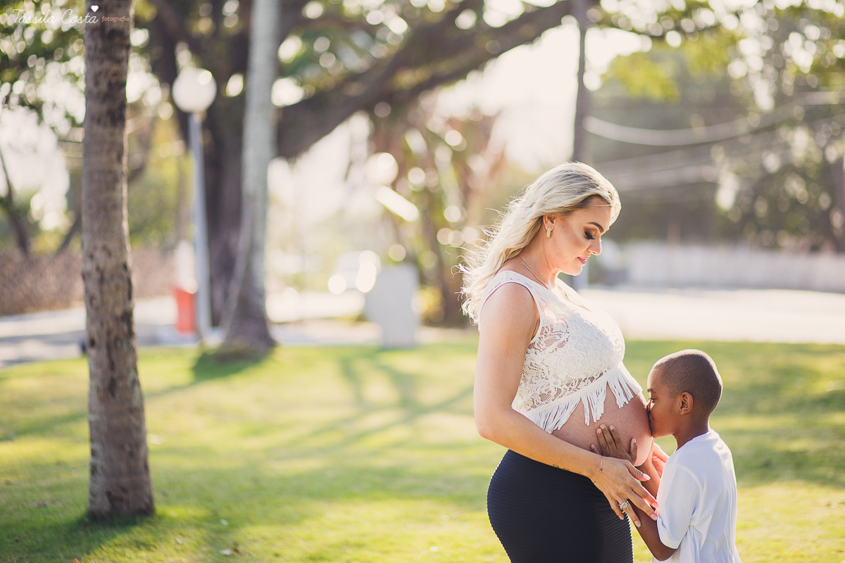 irmãs que engravidaram juntas, fazem ensaio fotográfico juntas, emocionante, em Vitória ES, local escolhido para as fotos foi a Ilha do Frade, lugar lindo para fotos de gestante em Vitória es