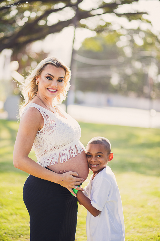 irmãs que engravidaram juntas, fazem ensaio fotográfico juntas, emocionante, em Vitória ES, local escolhido para as fotos foi a Ilha do Frade, lugar lindo para fotos de gestante em Vitória es