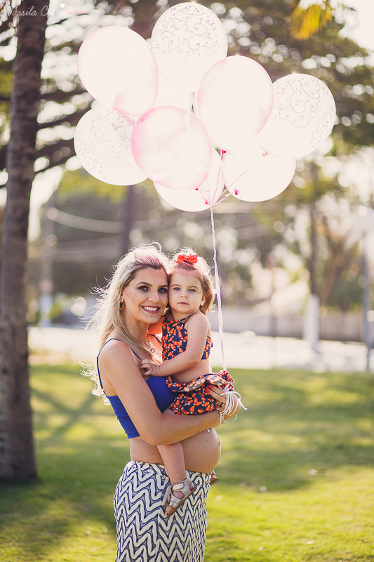 irmãs que engravidaram juntas, fazem ensaio fotográfico juntas, emocionante, em Vitória ES, local escolhido para as fotos foi a Ilha do Frade, lugar lindo para fotos de gestante em Vitória es