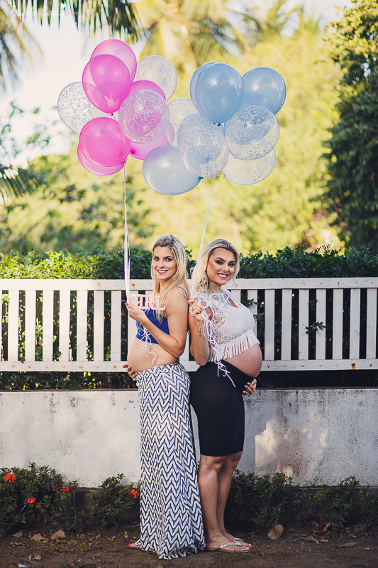 irmãs que engravidaram juntas, fazem ensaio fotográfico juntas, emocionante, em Vitória ES, local escolhido para as fotos foi a Ilha do Frade, lugar lindo para fotos de gestante em Vitória es
