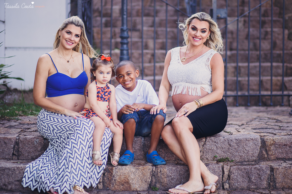 irmãs que engravidaram juntas, fazem ensaio fotográfico juntas, emocionante, em Vitória ES, local escolhido para as fotos foi a Ilha do Frade, lugar lindo para fotos de gestante em Vitória es