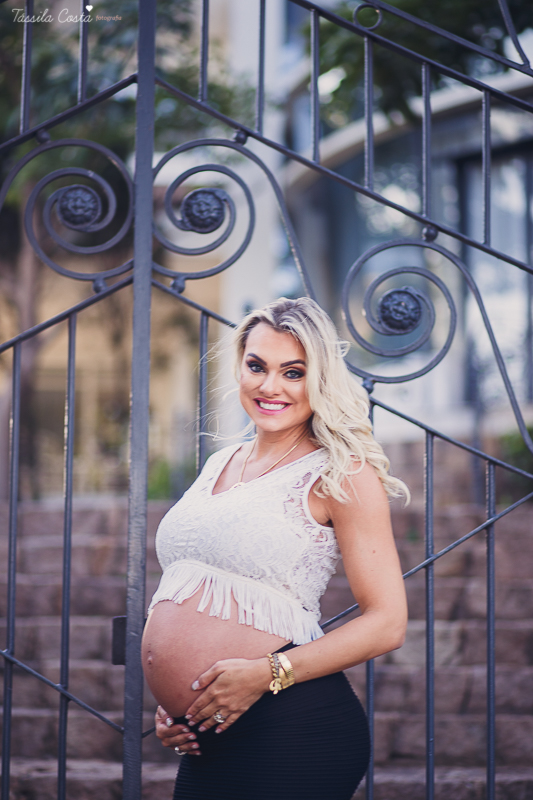 irmãs que engravidaram juntas, fazem ensaio fotográfico juntas, emocionante, em Vitória ES, local escolhido para as fotos foi a Ilha do Frade, lugar lindo para fotos de gestante em Vitória es