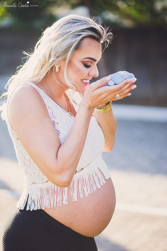 irmãs que engravidaram juntas, fazem ensaio fotográfico juntas, emocionante, em Vitória ES, local escolhido para as fotos foi a Ilha do Frade, lugar lindo para fotos de gestante em Vitória es