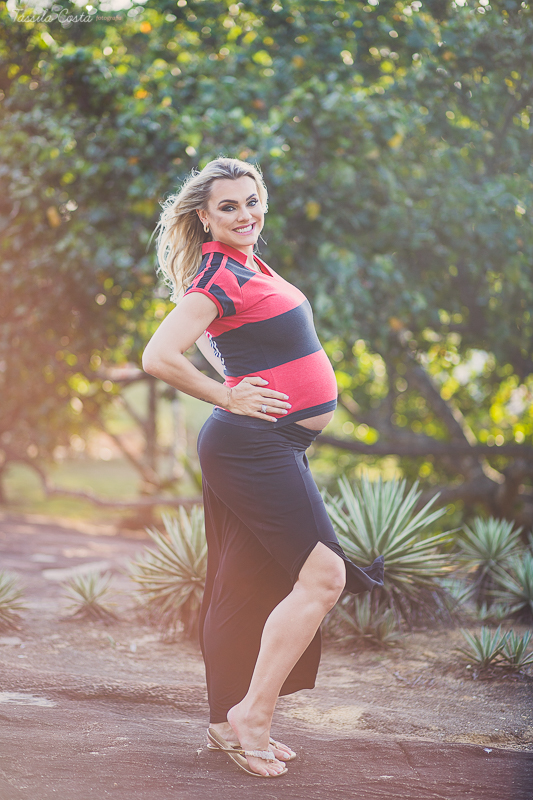 irmãs que engravidaram juntas, fazem ensaio fotográfico juntas, emocionante, em Vitória ES, local escolhido para as fotos foi a Ilha do Frade, lugar lindo para fotos de gestante em Vitória es