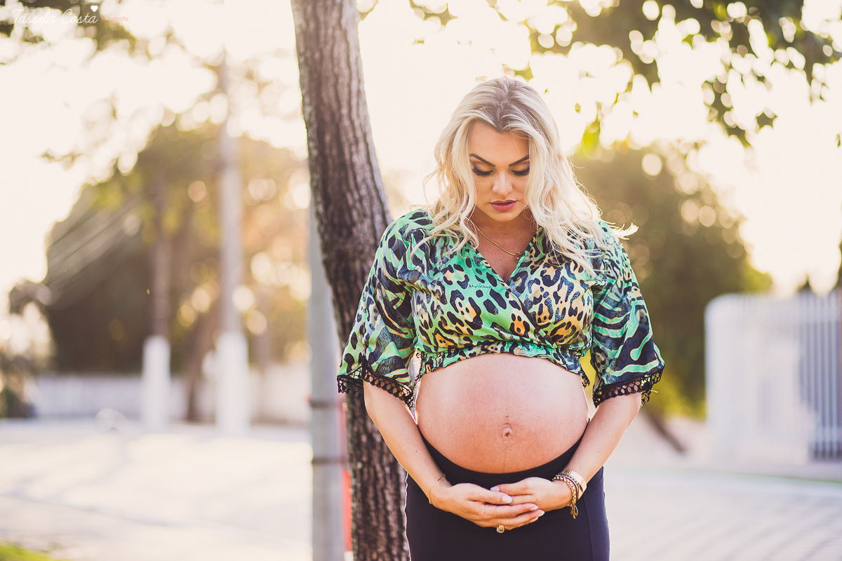 irmãs que engravidaram juntas, fazem ensaio fotográfico juntas, emocionante, em Vitória ES, local escolhido para as fotos foi a Ilha do Frade, lugar lindo para fotos de gestante em Vitória es