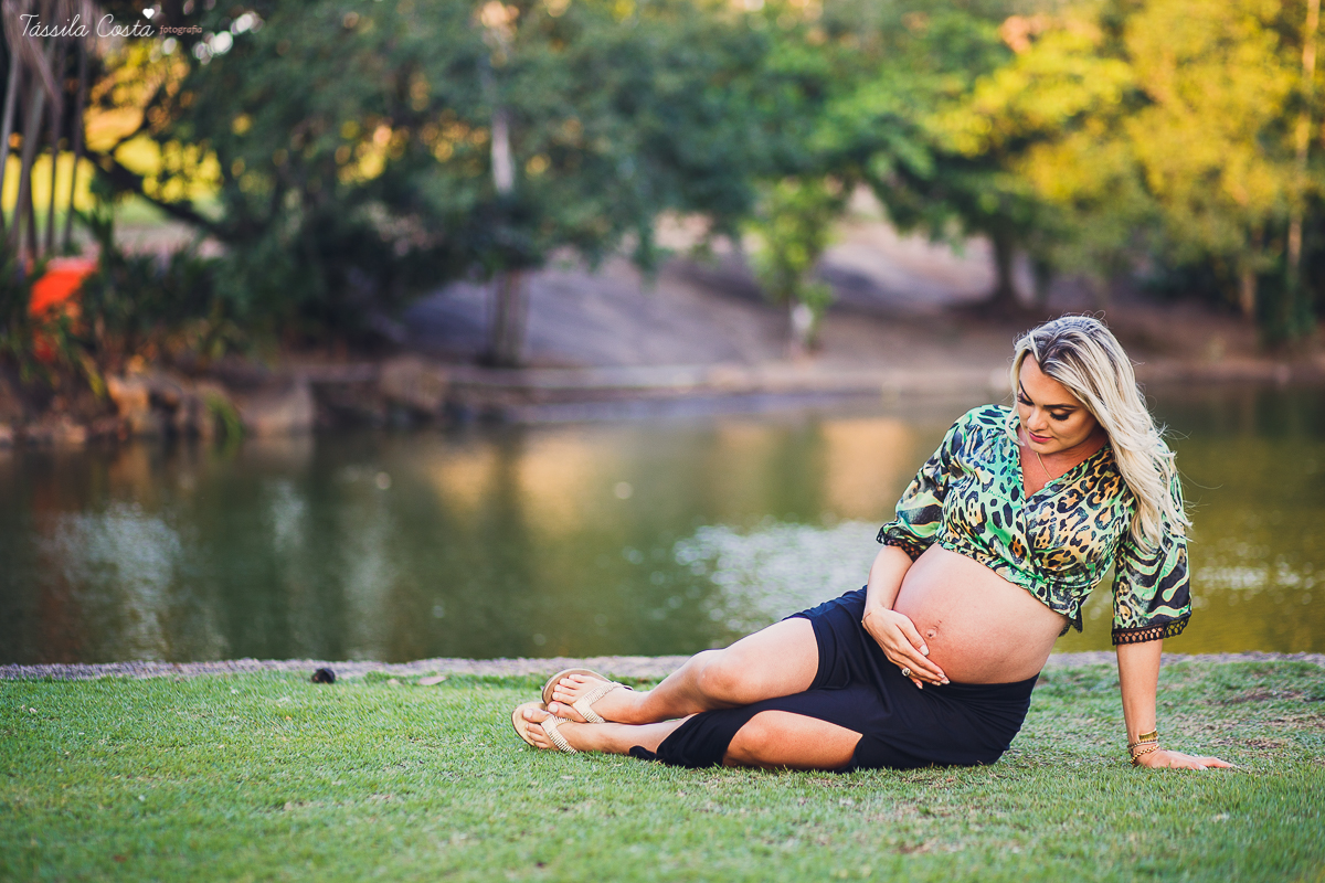 irmãs que engravidaram juntas, fazem ensaio fotográfico juntas, emocionante, em Vitória ES, local escolhido para as fotos foi a Ilha do Frade, lugar lindo para fotos de gestante em Vitória es