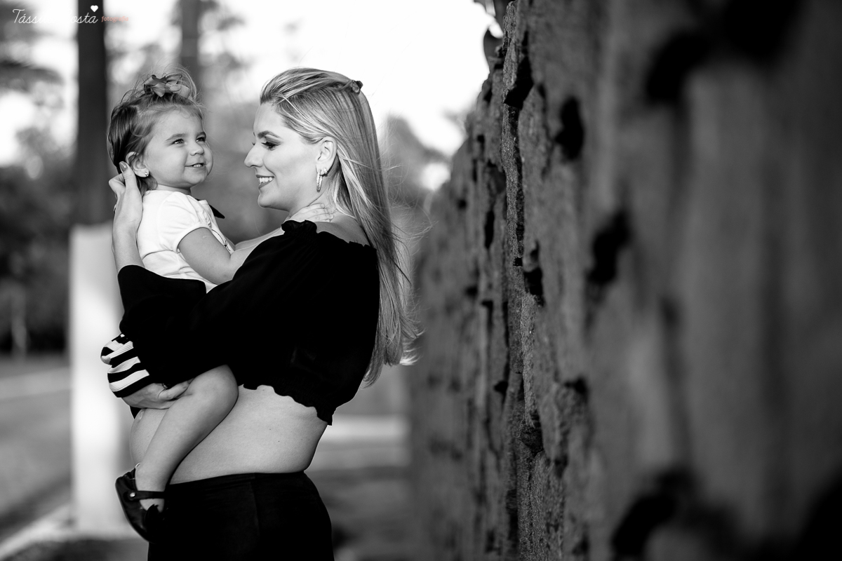 irmãs que engravidaram juntas, fazem ensaio fotográfico juntas, emocionante, em Vitória ES, local escolhido para as fotos foi a Ilha do Frade, lugar lindo para fotos de gestante em Vitória es